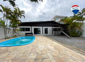Casa, piscina, praia Estaleirinho.